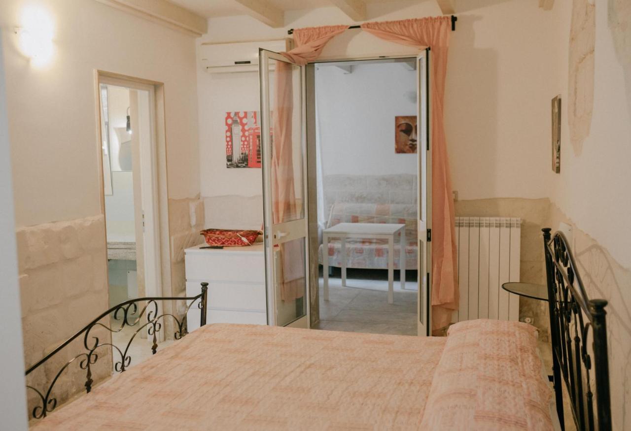 Le Camporelle In Citta Bed & Breakfast Lecce Exterior photo